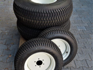 Set of lawn tires with rims first assembly