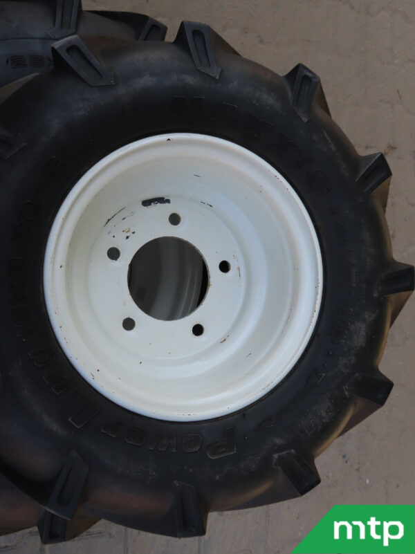 Set of industrial tires with rims - Image 3