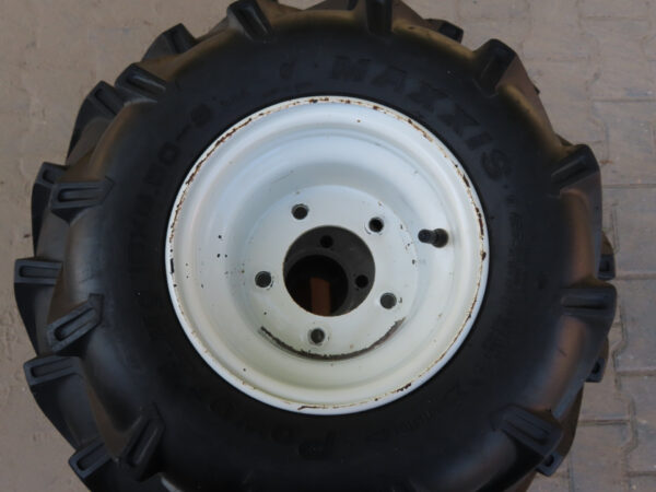 Set of industrial tires with rims - Image 4