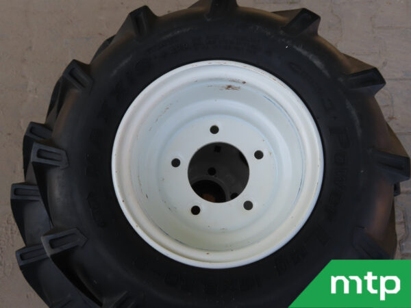 Set of industrial tires with rims - Image 5