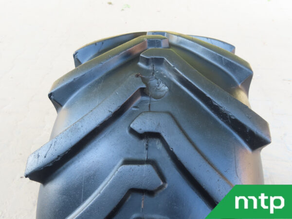 Set of industrial tires with rims - Image 9