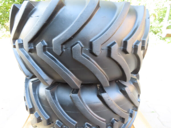 Set of industrial tires with rims - Image 12