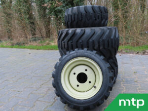 Set of industrial tires Yanmar SA 221