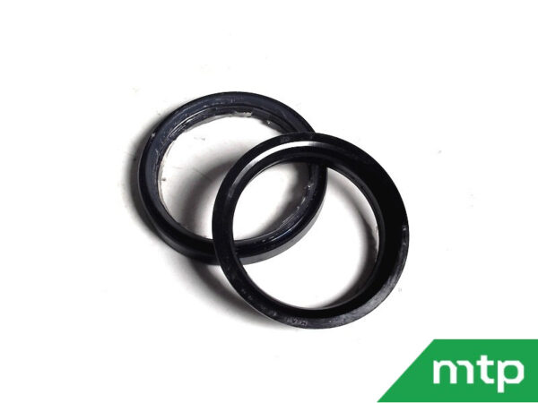 Front axle seal horizontal Iseki Sial TF/TF/Kubota Aste - Image 2