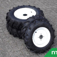 Set of tractor tires with rim