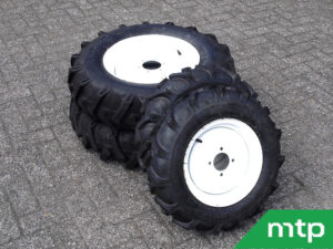 Set of tractor tires with rim