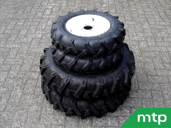 Set of tractor tires with rim - Image 2
