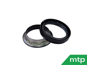 Front axle seal horizontal Iseki TL /Landhope TU/TU