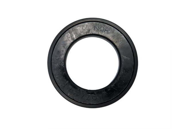 Front axle seal vertical Kubota L1 - Image 3