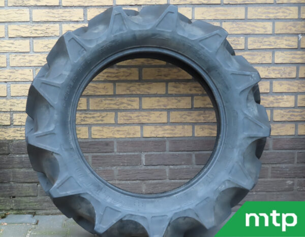 Industrial tire 18x8.5-10 used