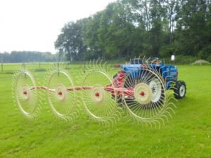 Acrobat rake wheel rake